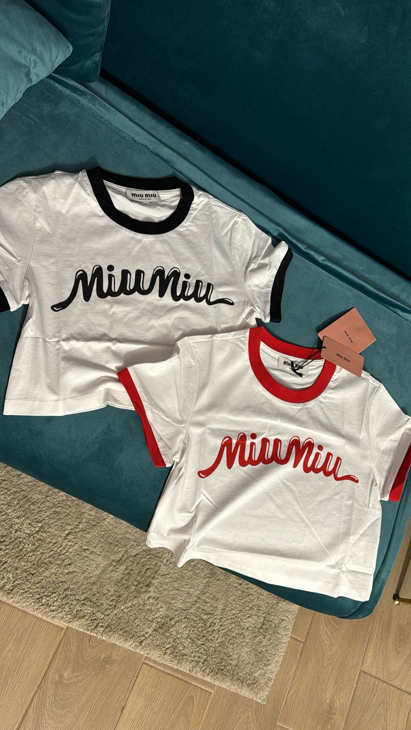 T-shirt miu scritta 