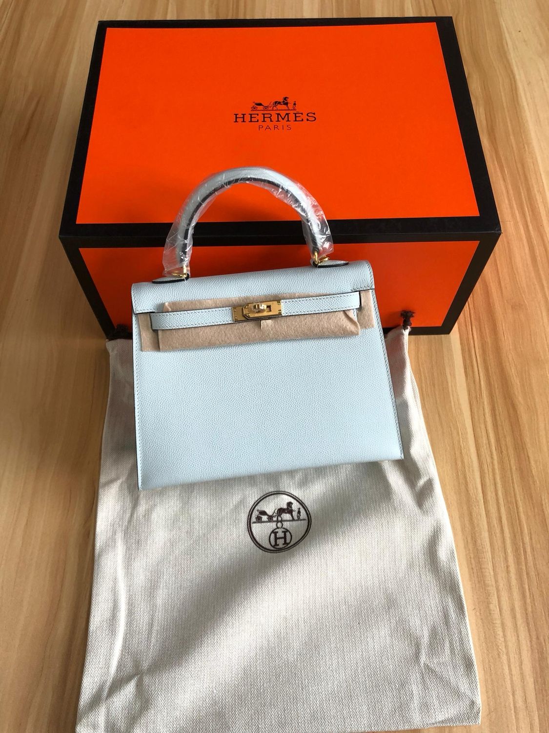 Borsa Kelly media celeste