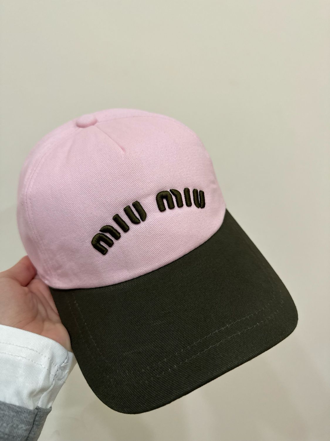 Cappellino rosa e verde