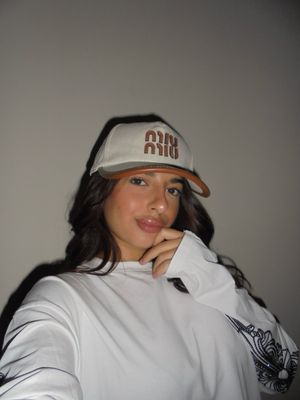 Cappellino beige e marrone