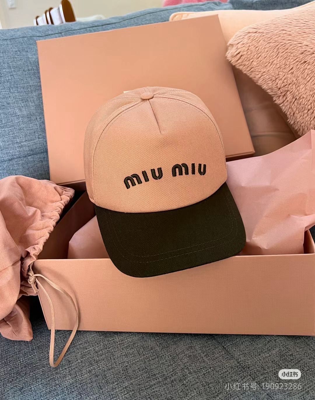 Cappellino rosa e verde