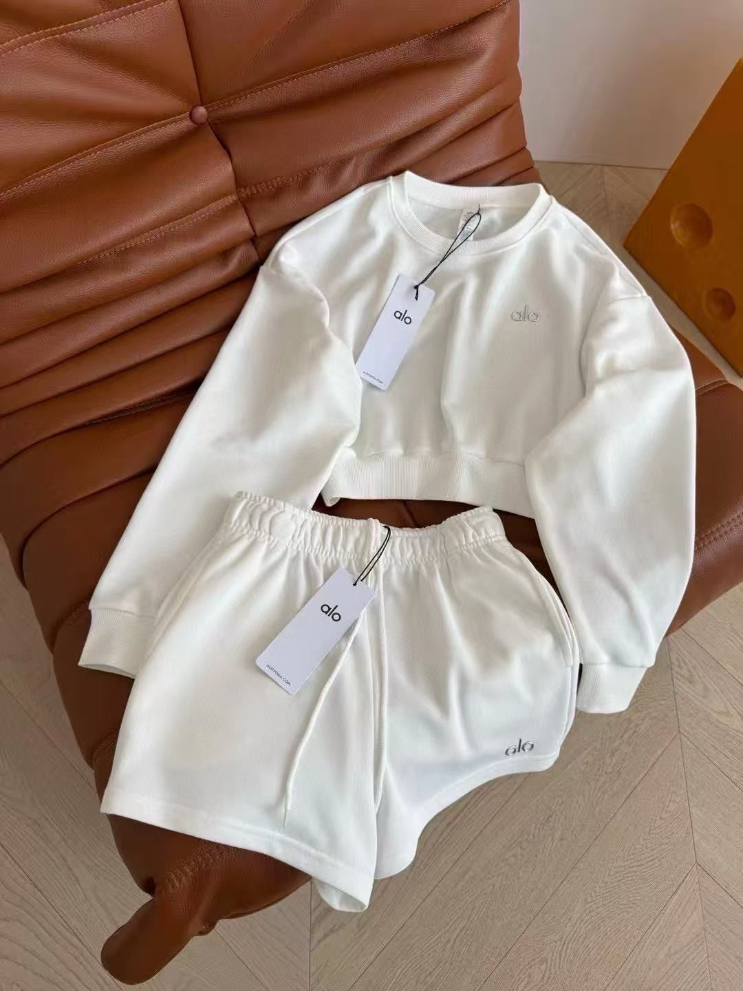 Set shorts e felpa