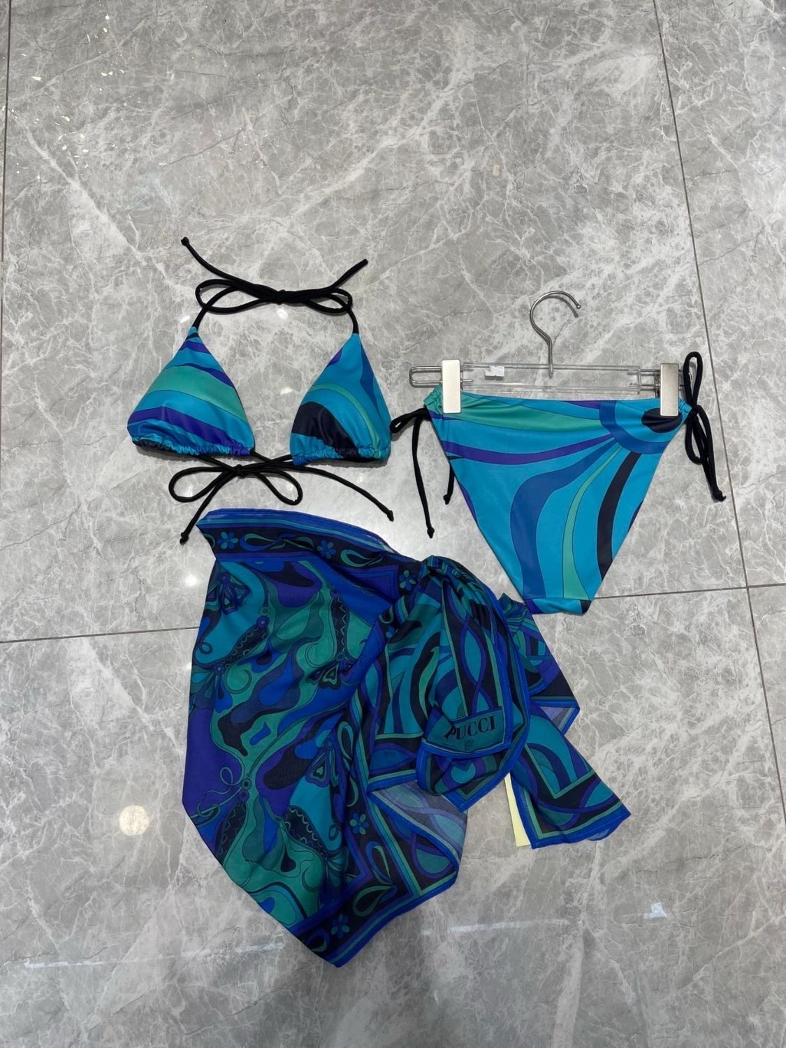 Bikini e pareo Pucci