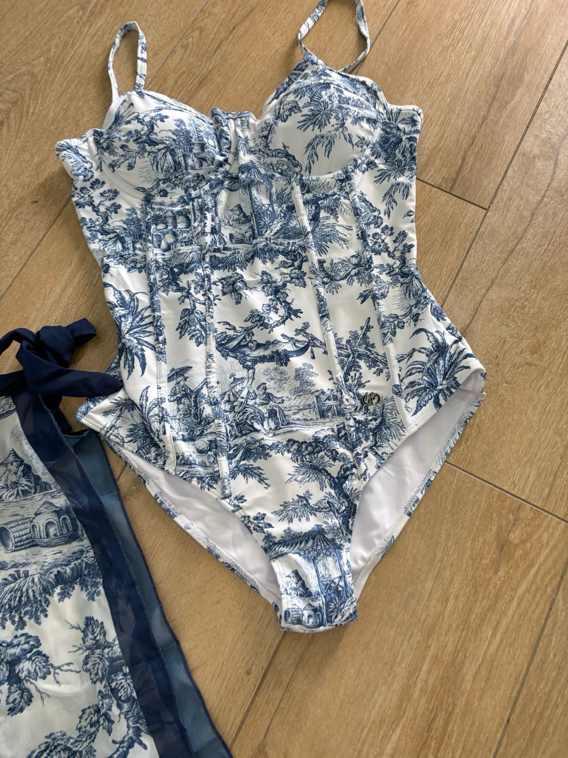 Costume bustier e gonna pareo