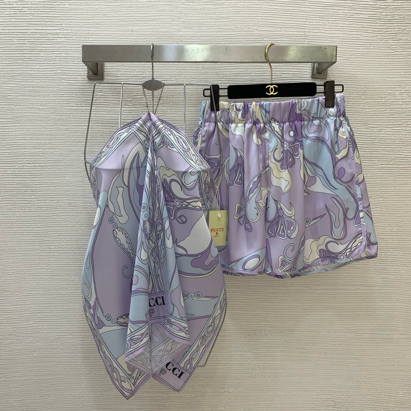 Set top catena e shorts Pucci