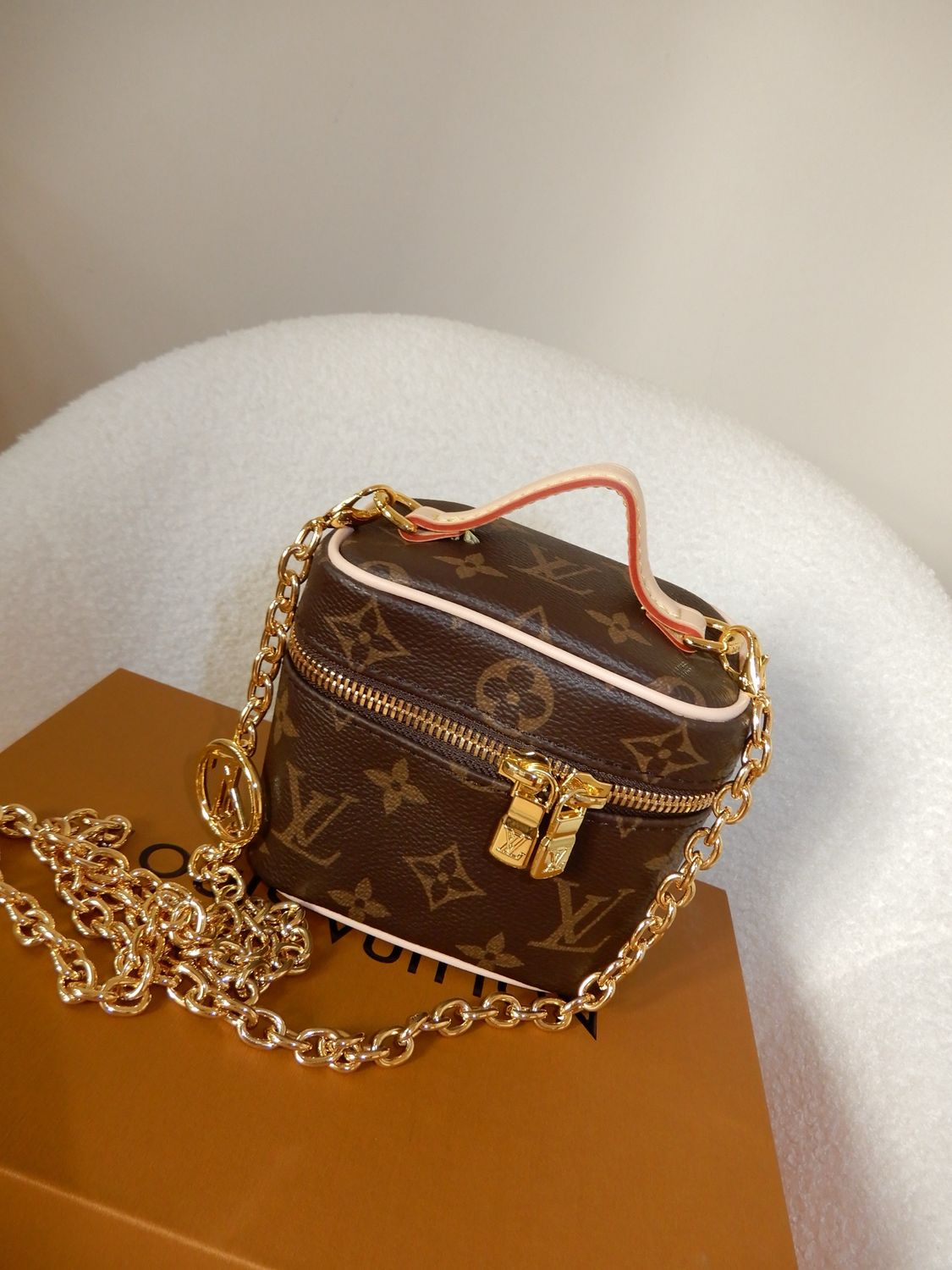 Mini vanity Lv Monogram 