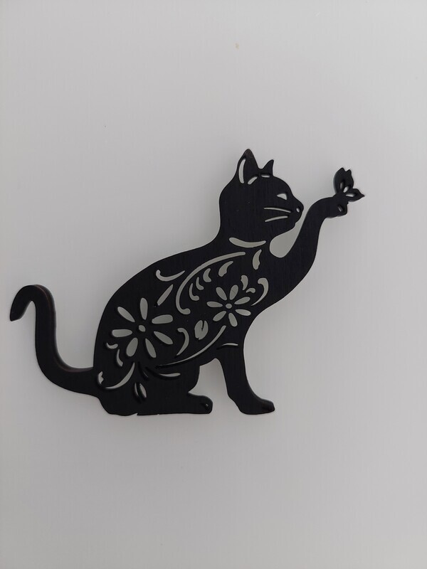 Stenska dekoracija "mučka z metuljem"