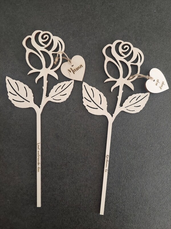 lesena vrtnica s posvetilom in srcem z napisom