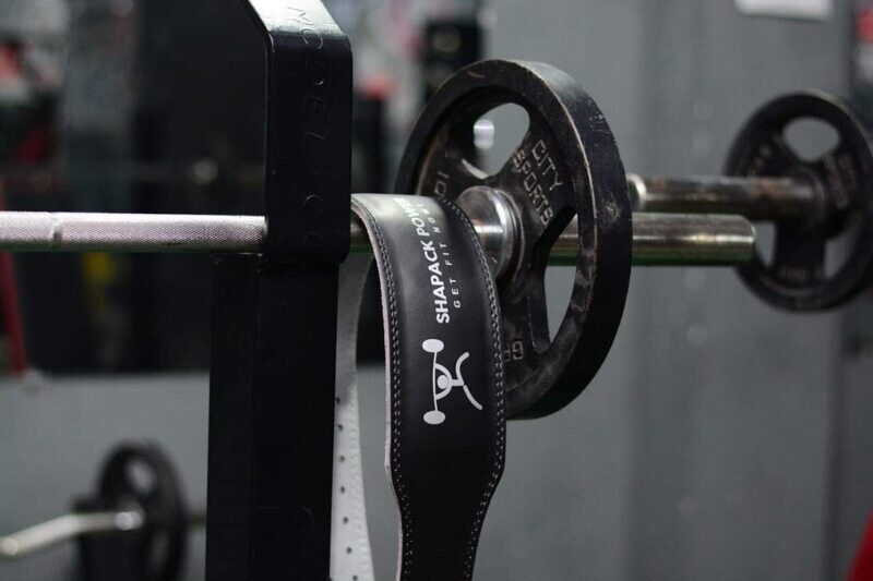 SHAPACK POWER Cinturón de levantamiento de pesas de gimnasio para hombres y mujeres