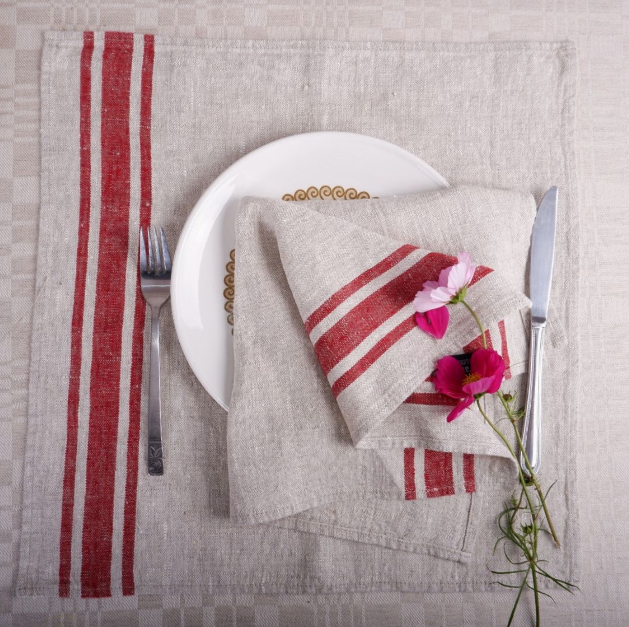 French-style Linen Napkins/Placemats, Colour: Red