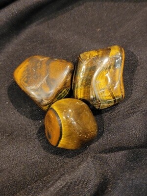GOLD TIGERS EYE EXTRA QUALITY TUMBLED GEMSTONES / 20-40MM / 1PC