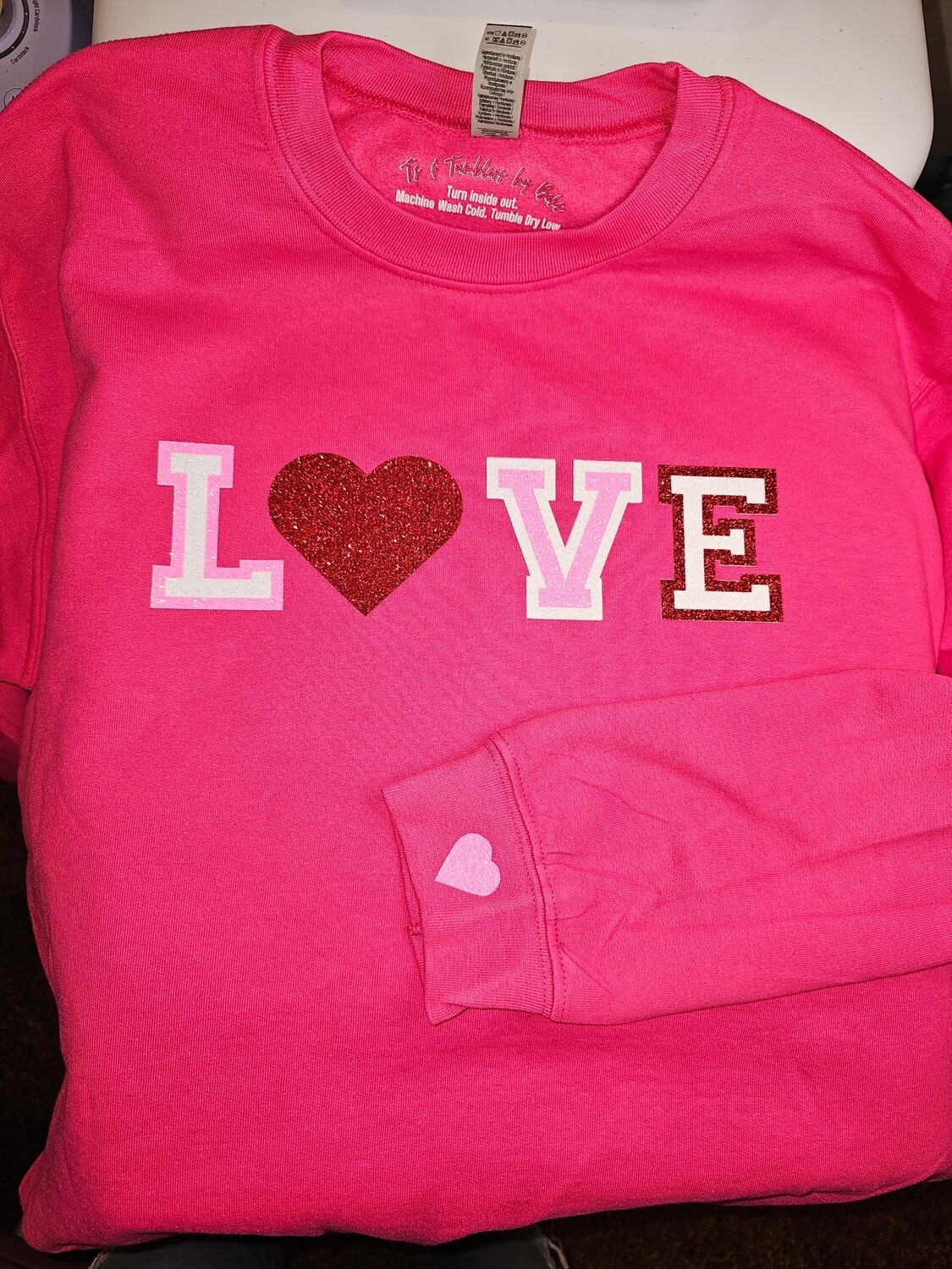 &quot;LOVE&quot; VALENTINE&#39;S CREWNECK