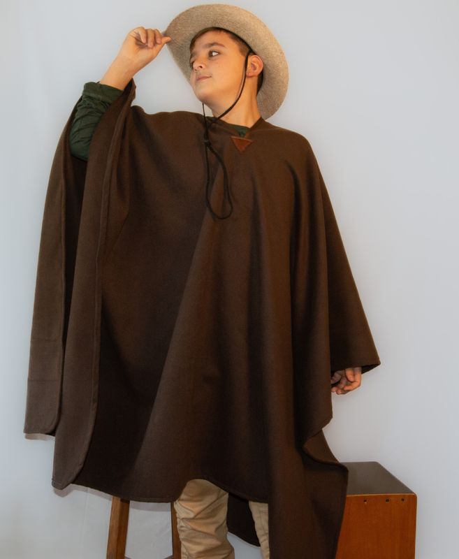 Poncho Criollo de Niño - Paño liso, con sesgo en el cuello, dobladillo