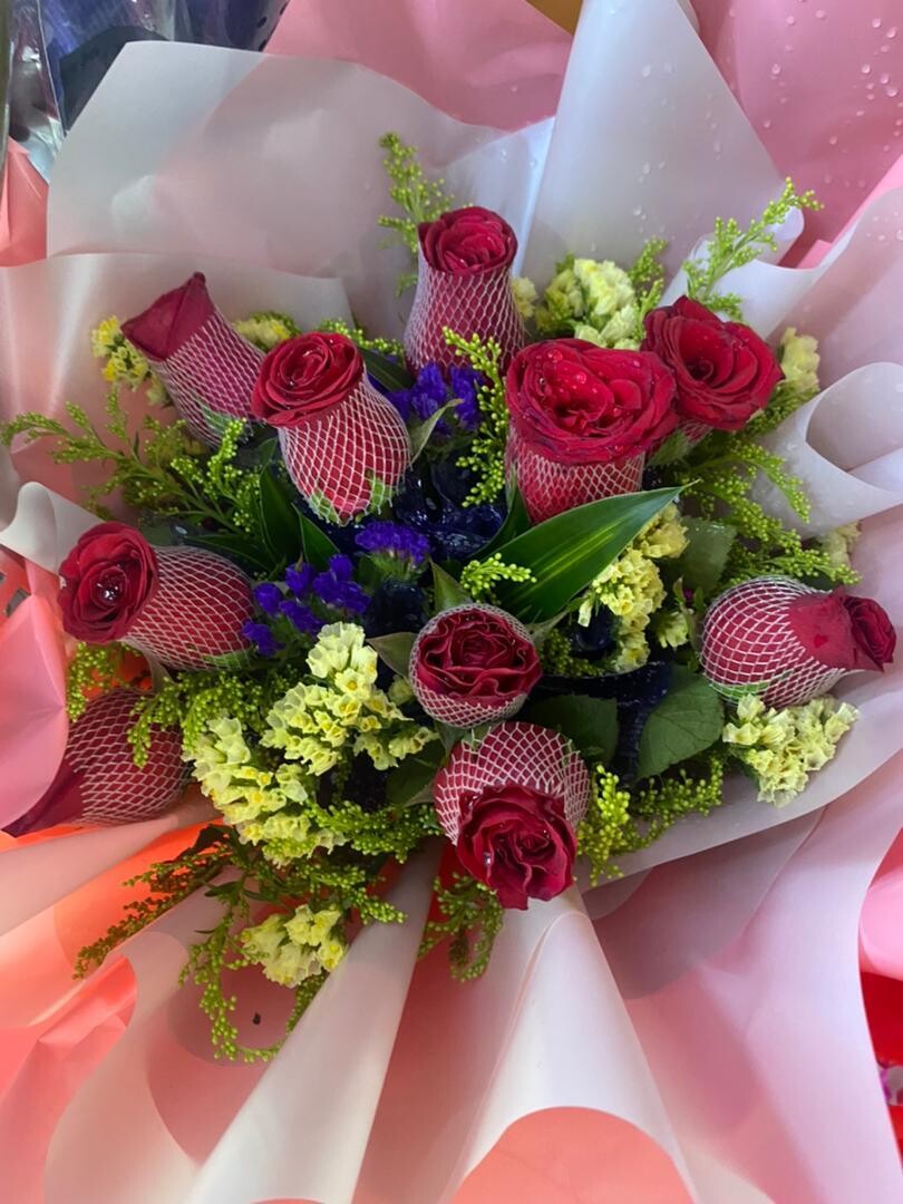 RED ROSES 10