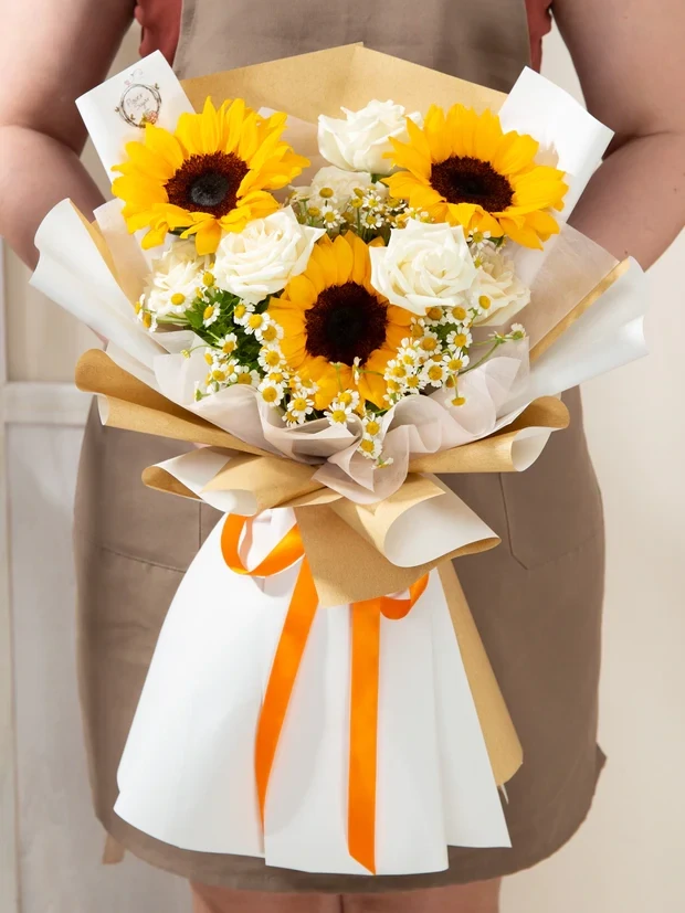 SUNFLOWER &amp; WHITE ROSE BOUQUET