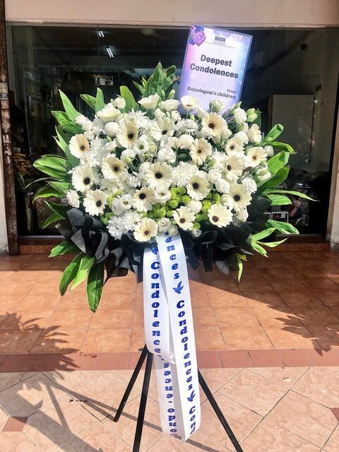 WHITE DAISY FLOWER STAND