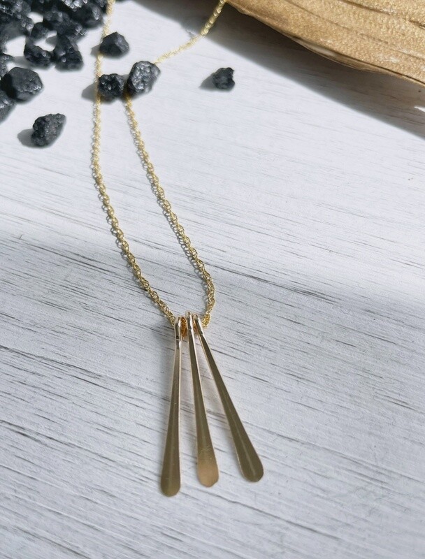 Gold 18&quot; Necklace with Triple Hammered Spikes