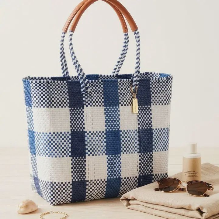 The Isla Market Tote In Sea Blue