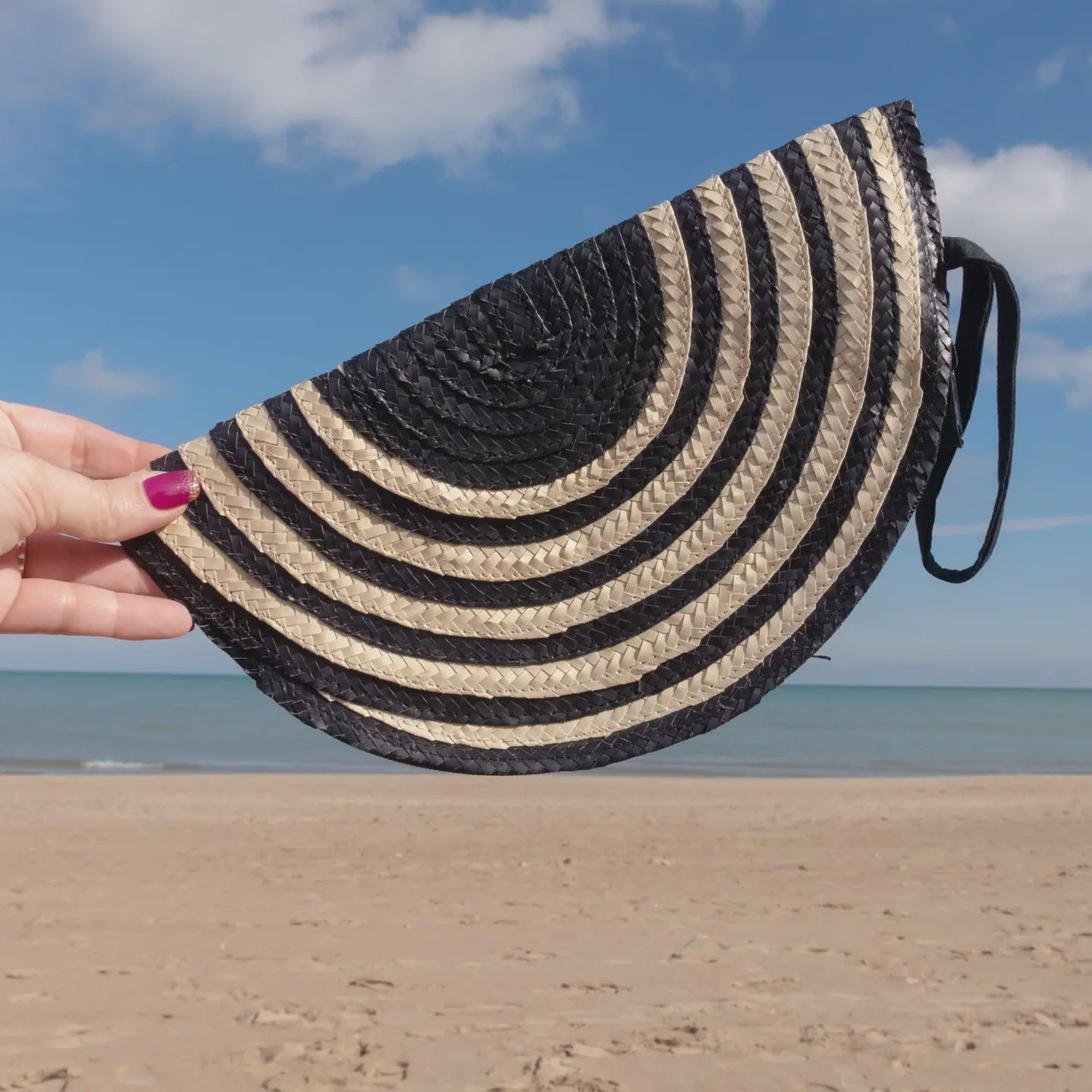 Round Straw Clutch In Black and White