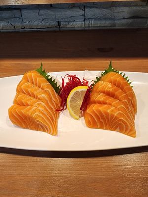 Salmon Sashimi (8pcs)