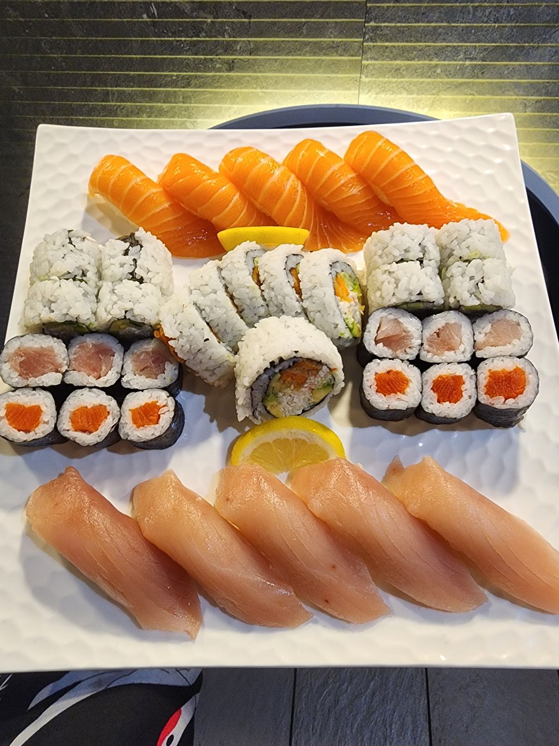 MINI PARTY(26 pcs Rolls, 10 pcs Nigiri)