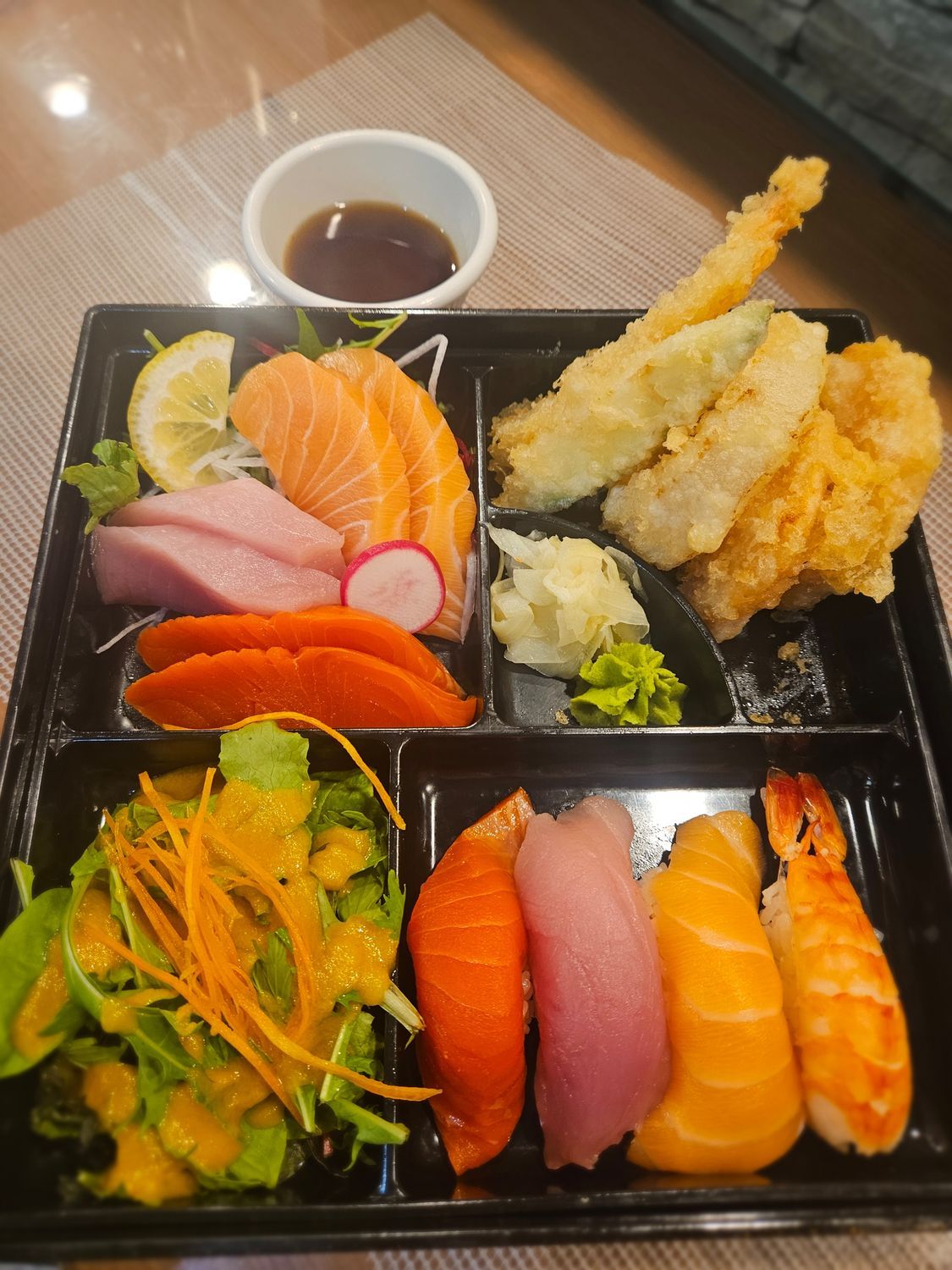 Sushi &amp; Sashimi Bento