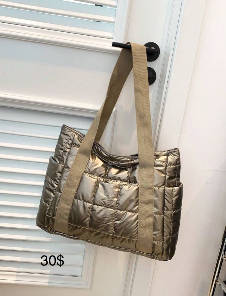 Cartera dorada