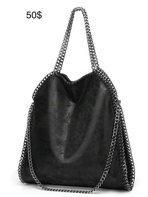 Cartera negra con Cadena
