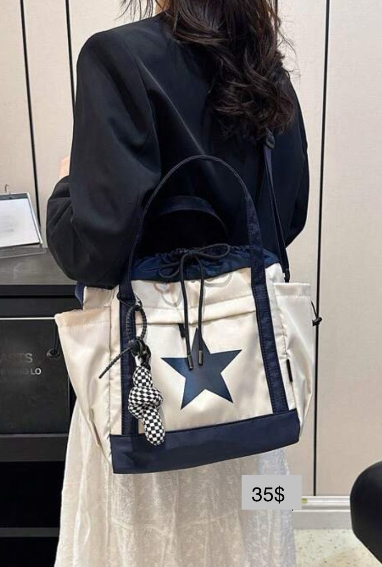 Bolso cruzado beige con azul