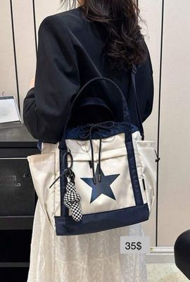 Bolso cruzado beige con azul