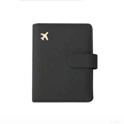 Porta pasaporte negro