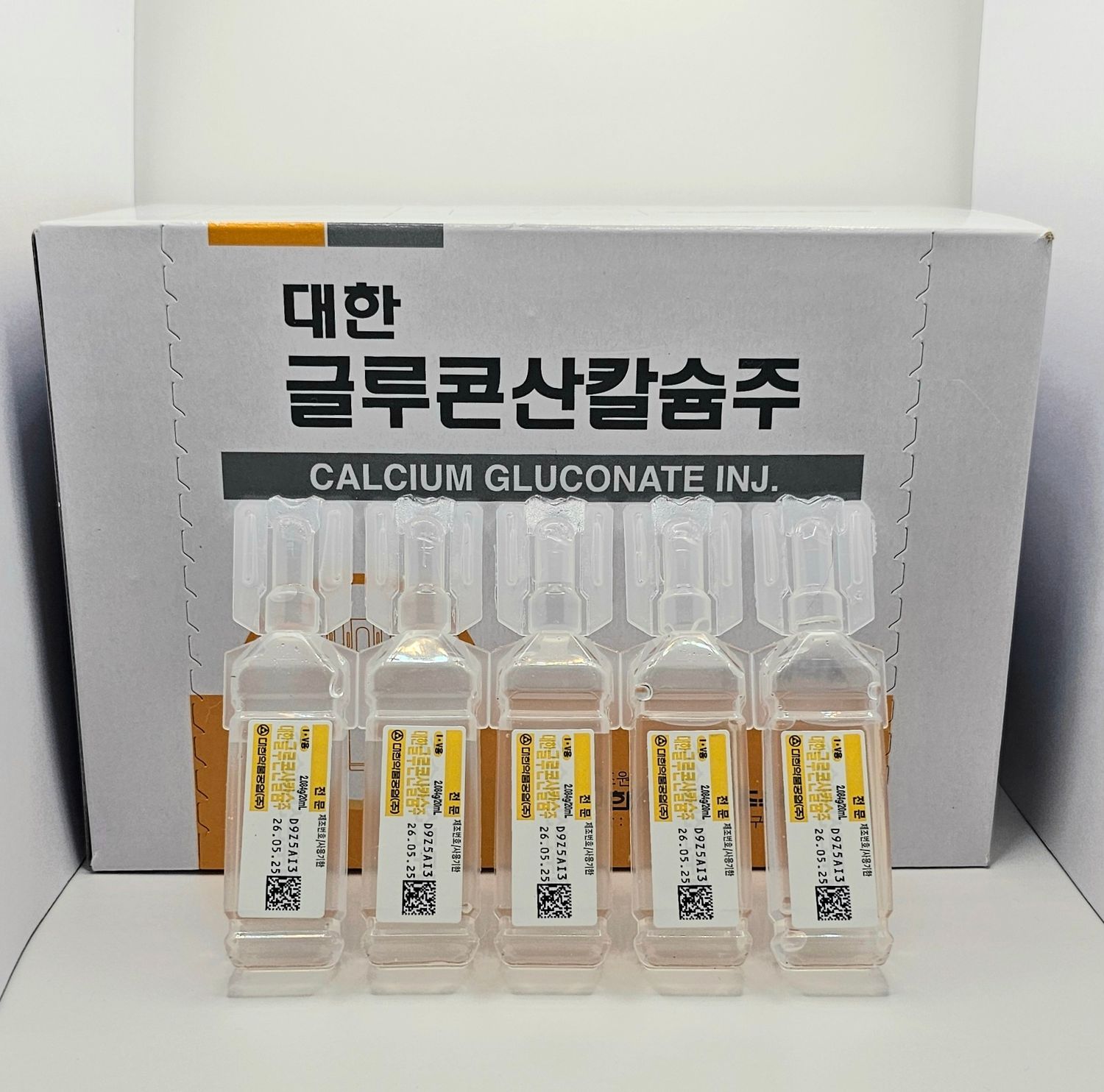 Five Calcium ampoules in front of calcium box from Vitality Vitamin Vials