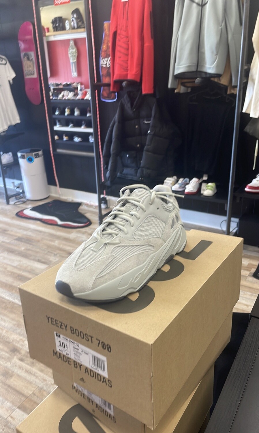 YZY BST 700 V2 SALT (10.5)