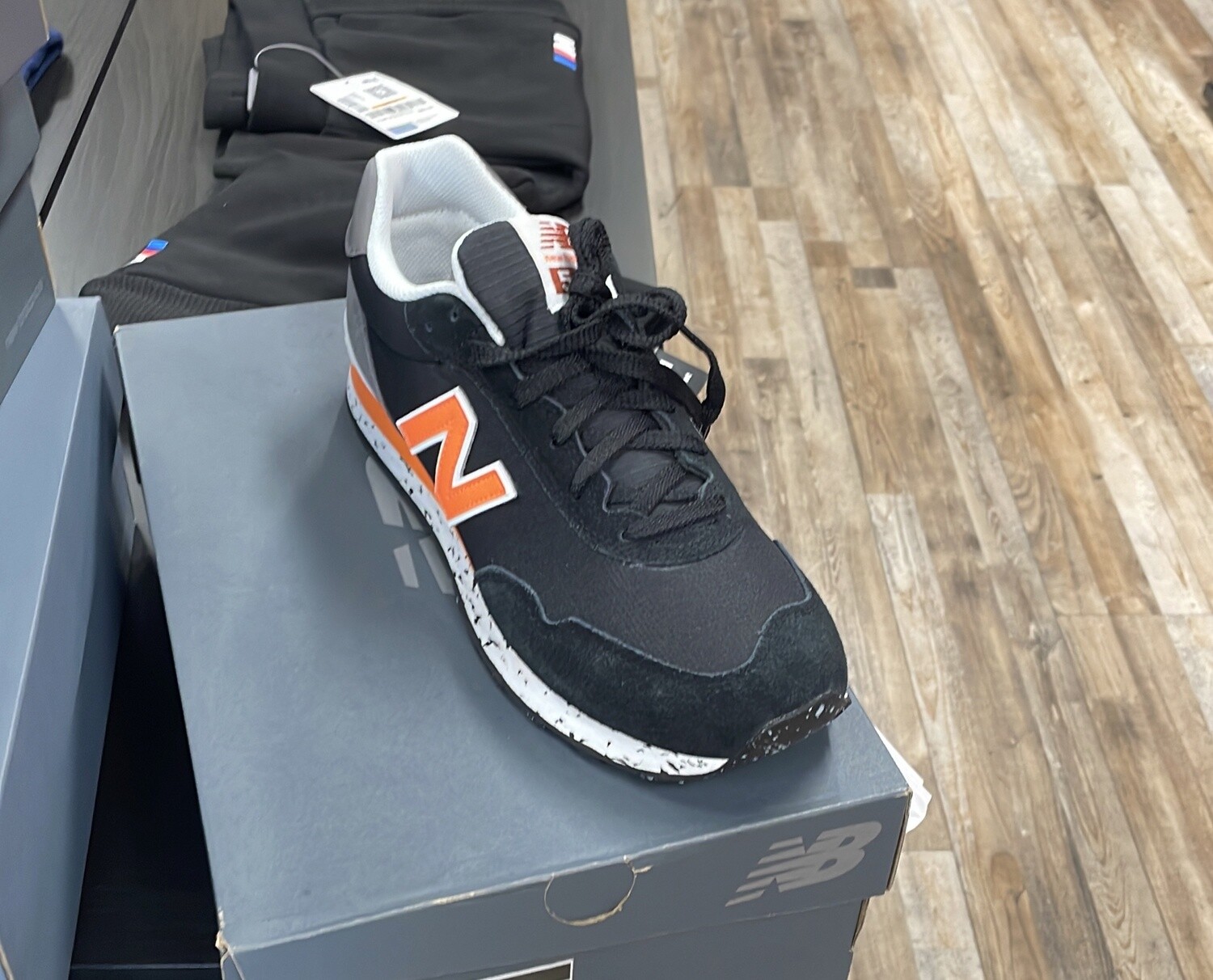 NB CLASSICS BLK/ORNG (9.5)