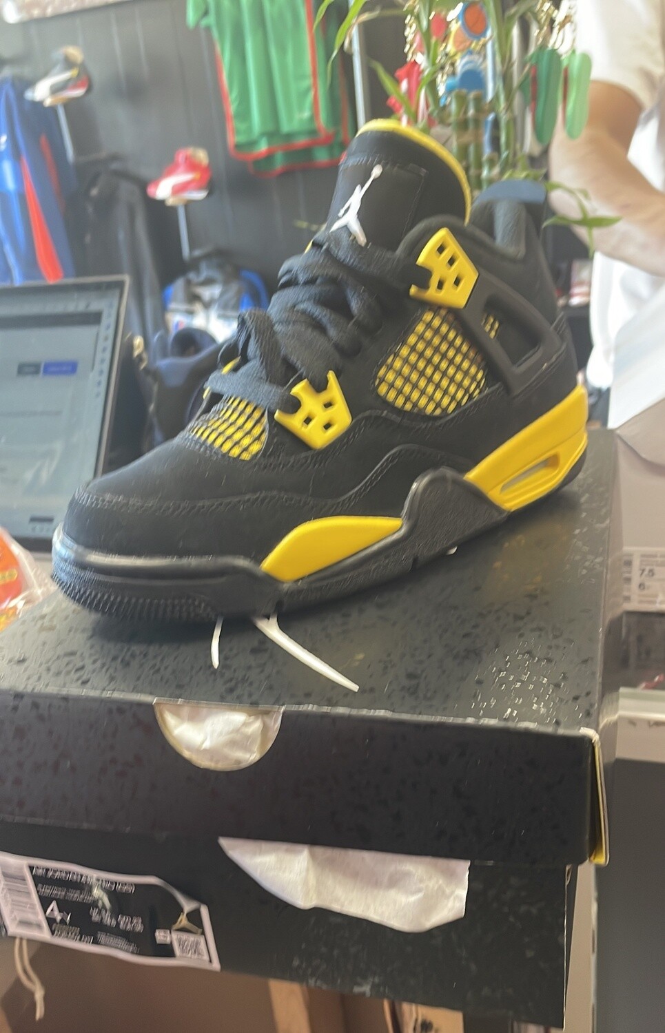 AJ 4 RET LIGHTING (4Y)