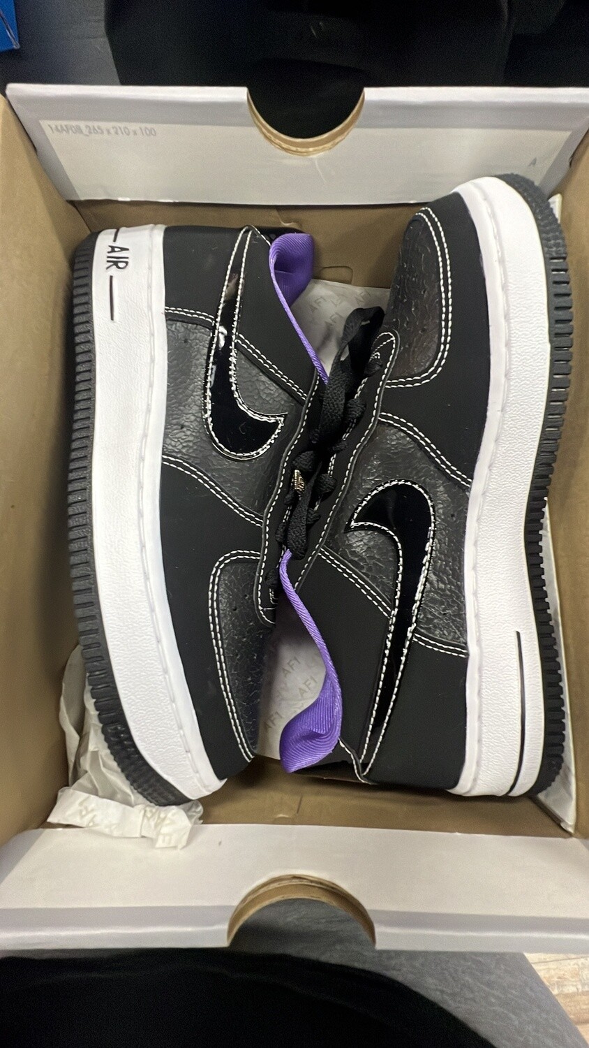 AIR FORCE 1 LV8 BLK (4.5Y)