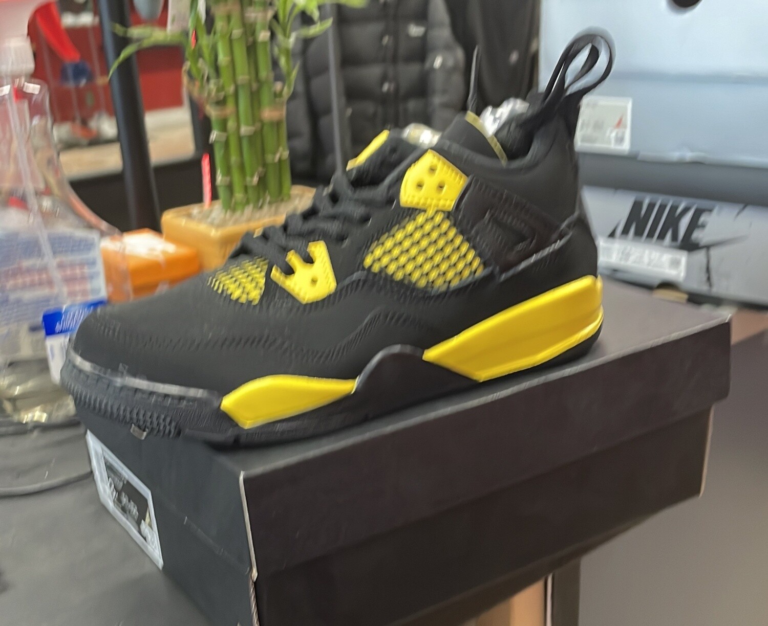 AJ 4 RET Lighting yellow (3)