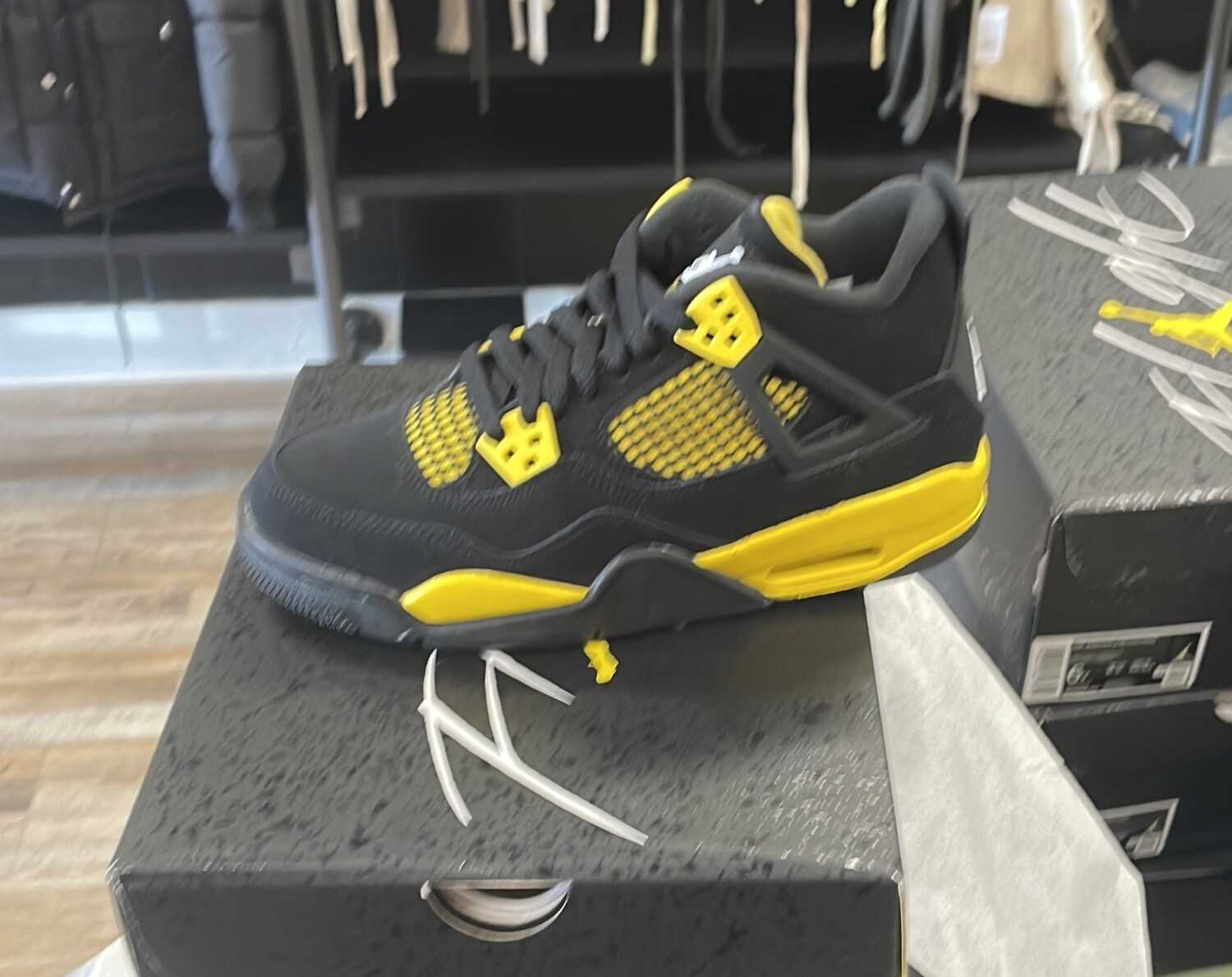 AJ 4 RET LIGHTING YELLOW/BLK 5.5
