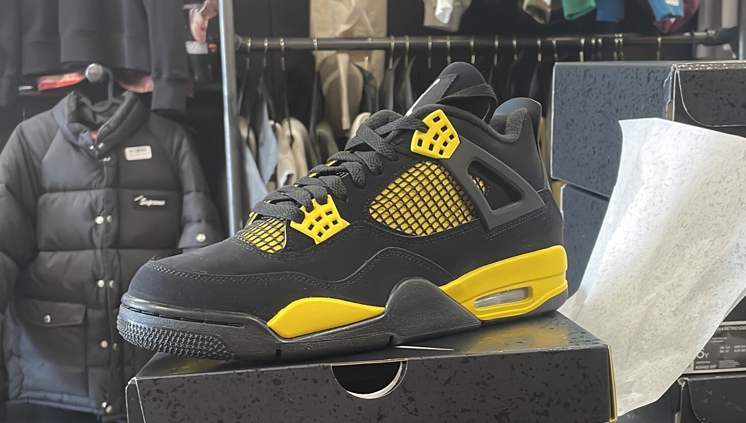 AJ 4 RET LIGHTING YELLOW/BLK (10)