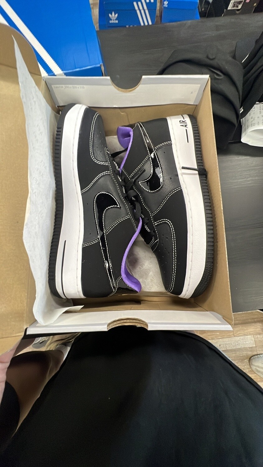 AIR FORCE 1 LV8 BLK (7Y)