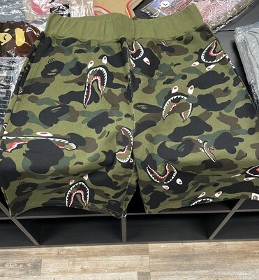 BAPE CAMO SHORTS (XL)