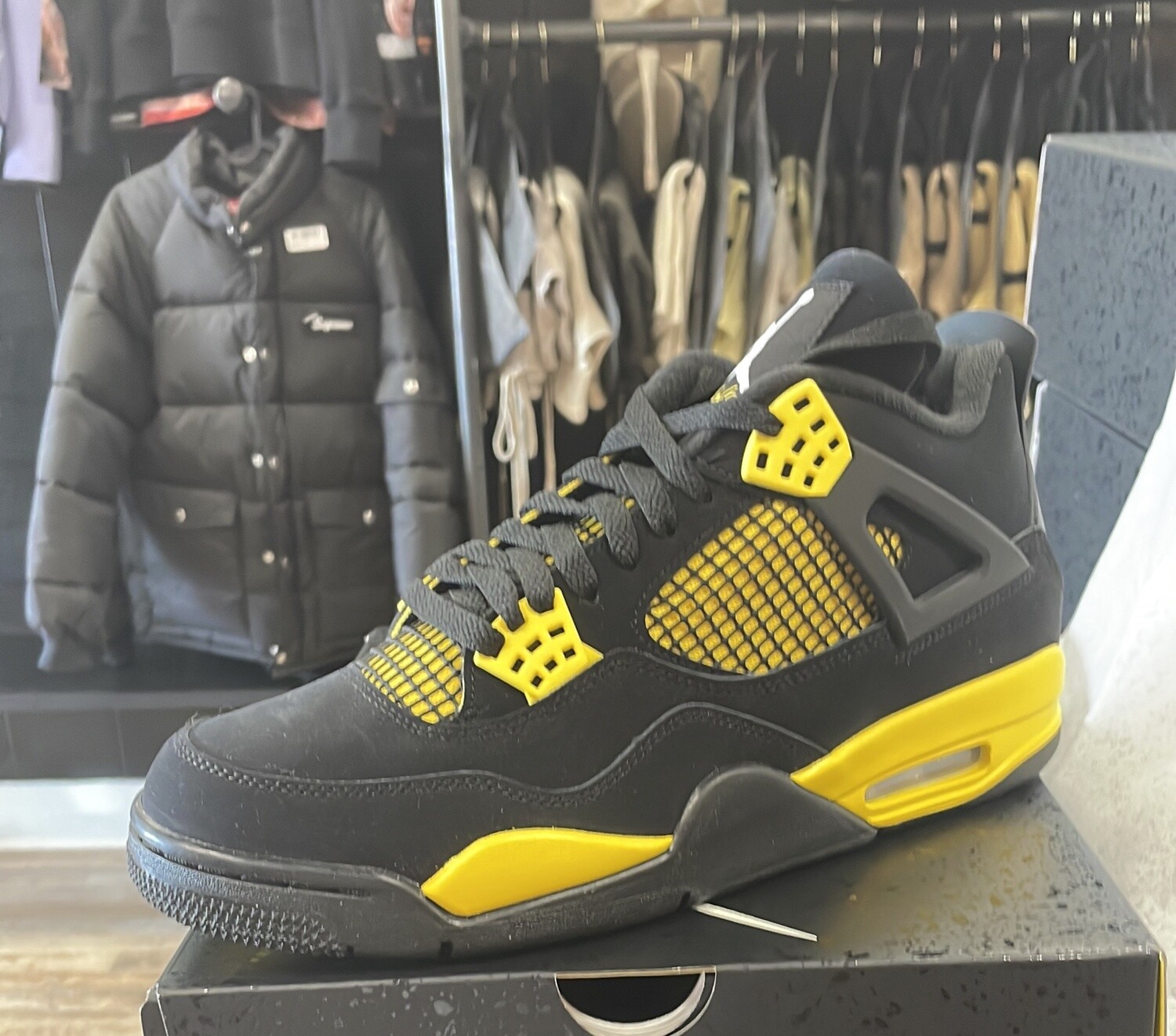 AJ 4 RET LIGHTING YELLOW/BLK (9.5)
