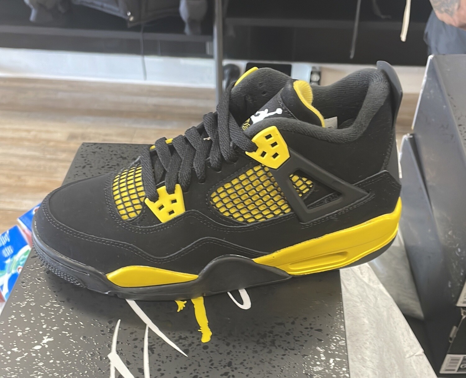 AJ 4 RET LIGHTING YELLOW/BLK (6y)