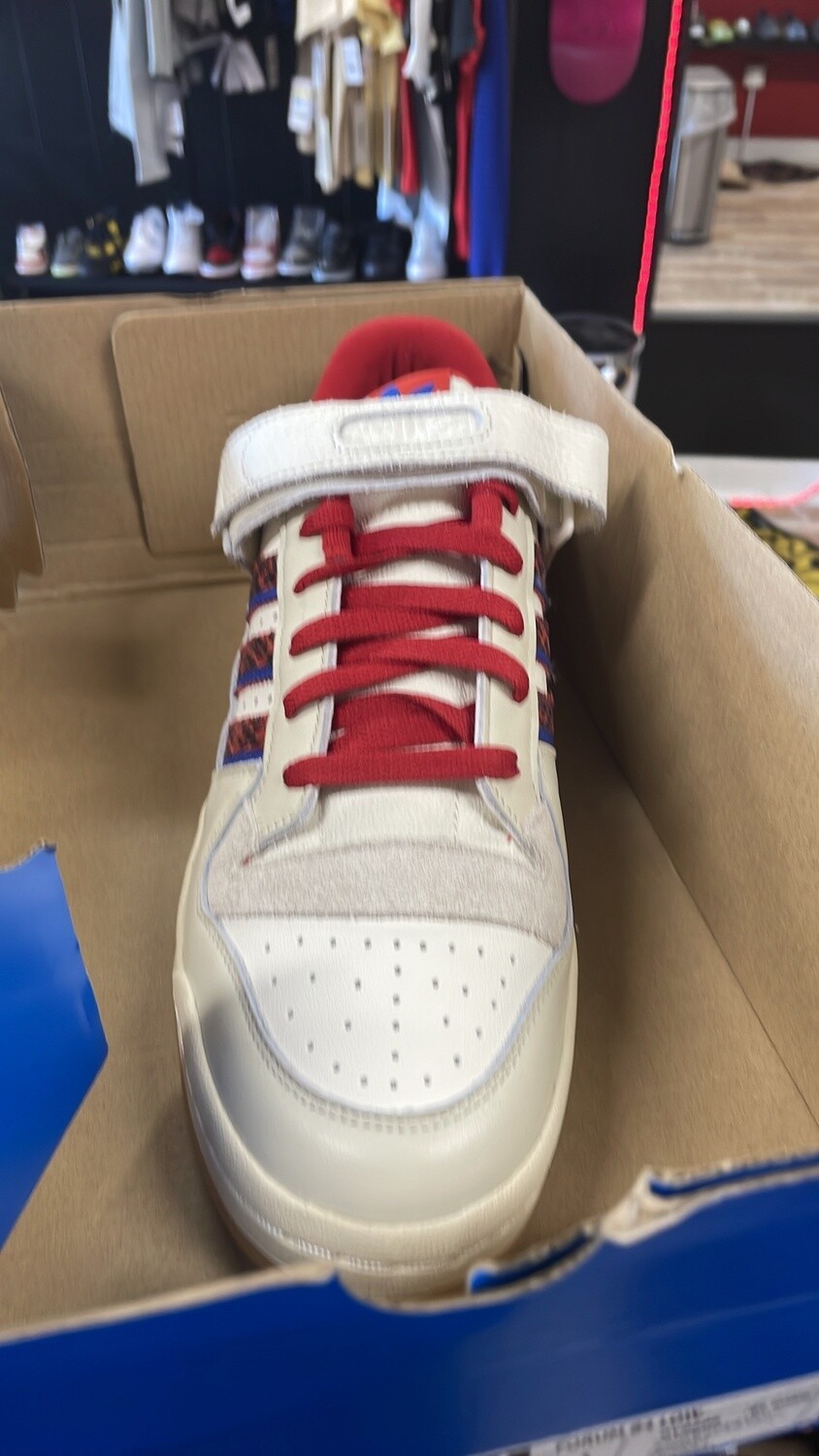 FORUM 84 LOW (11.5)