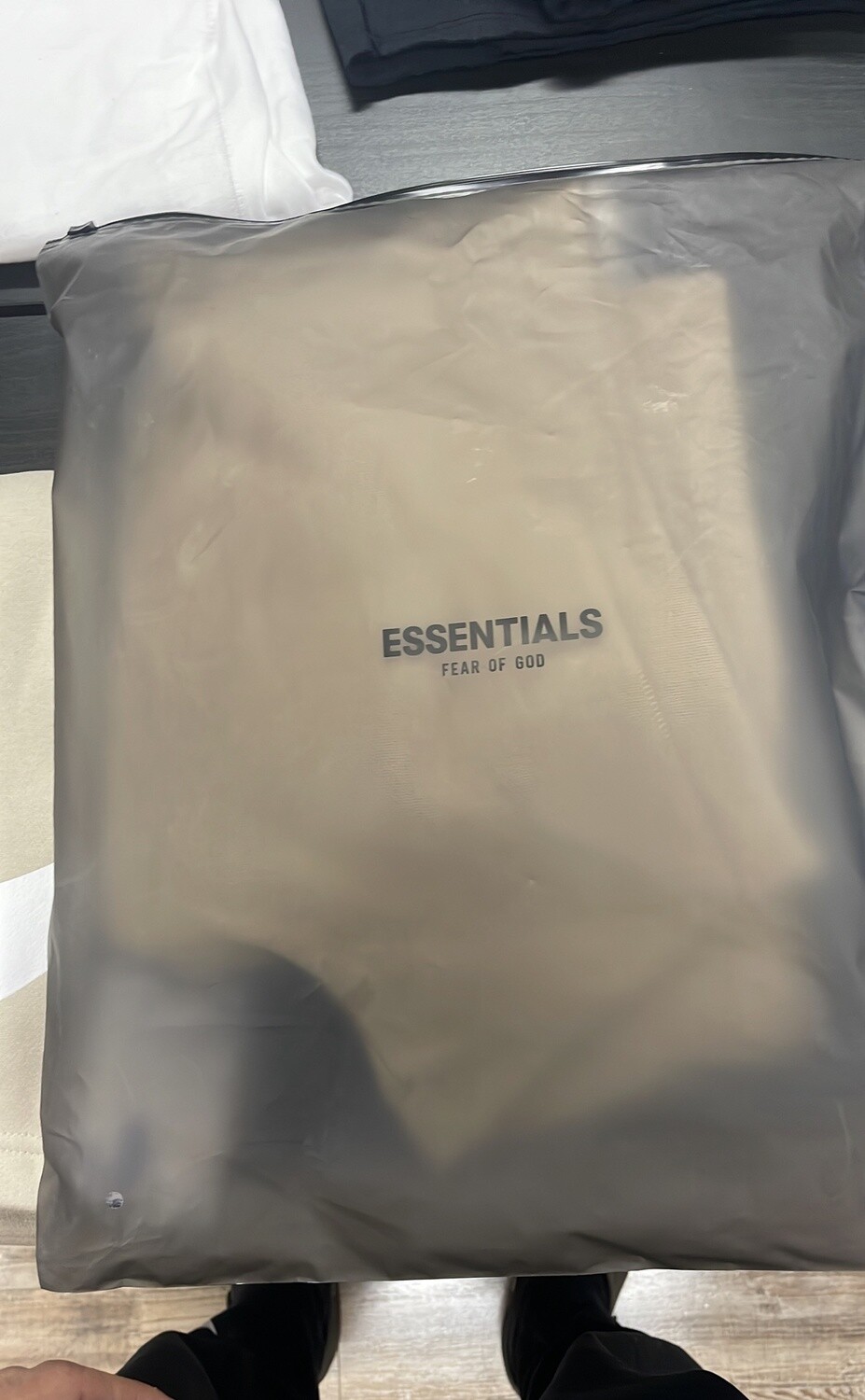 MENS ESSENTIALS SHORTS SAND (M)