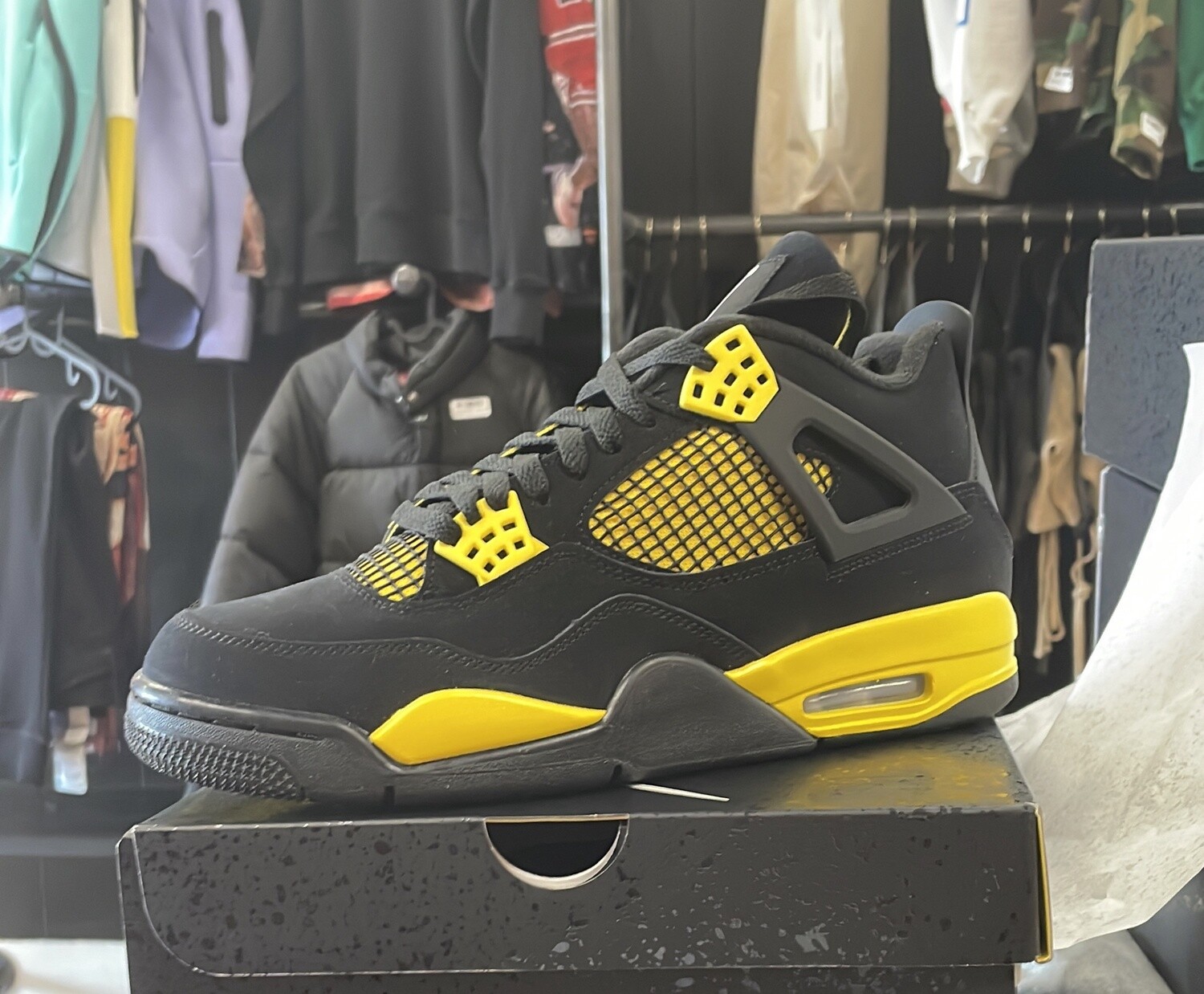 AJ 4 RET LIGHTING YELLOW/BLK (12)