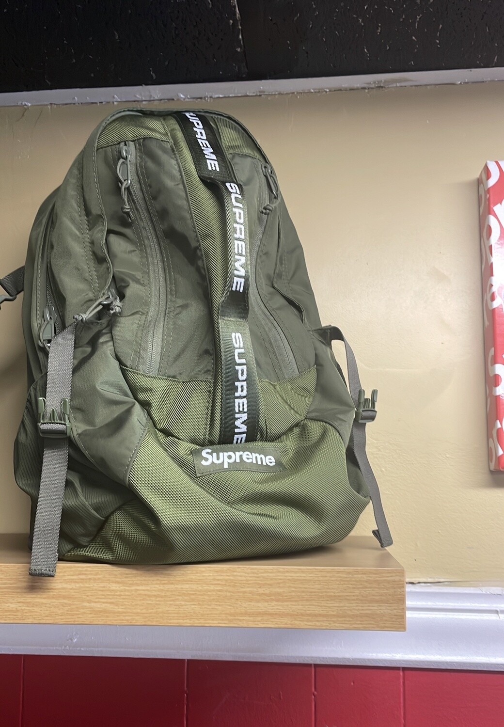 SUPREME BACKPACK OLIVE