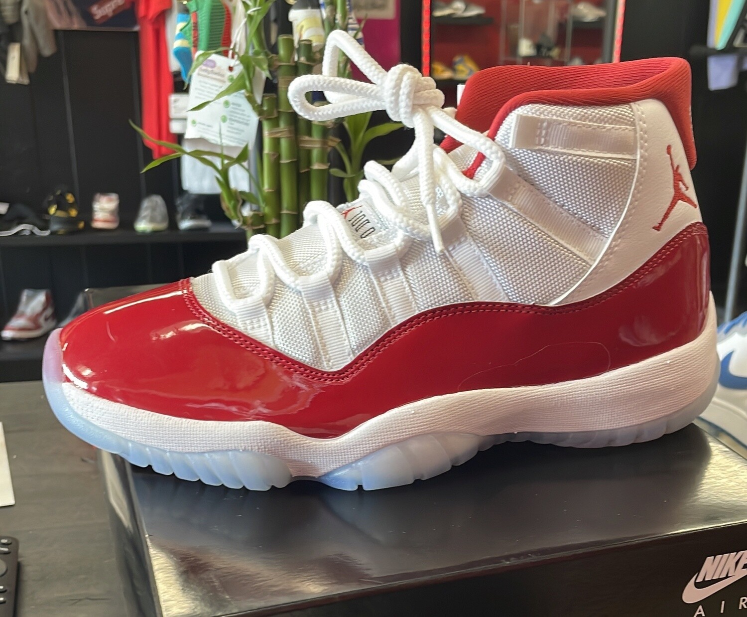 AJ 11 RET CHERRY (8.5)