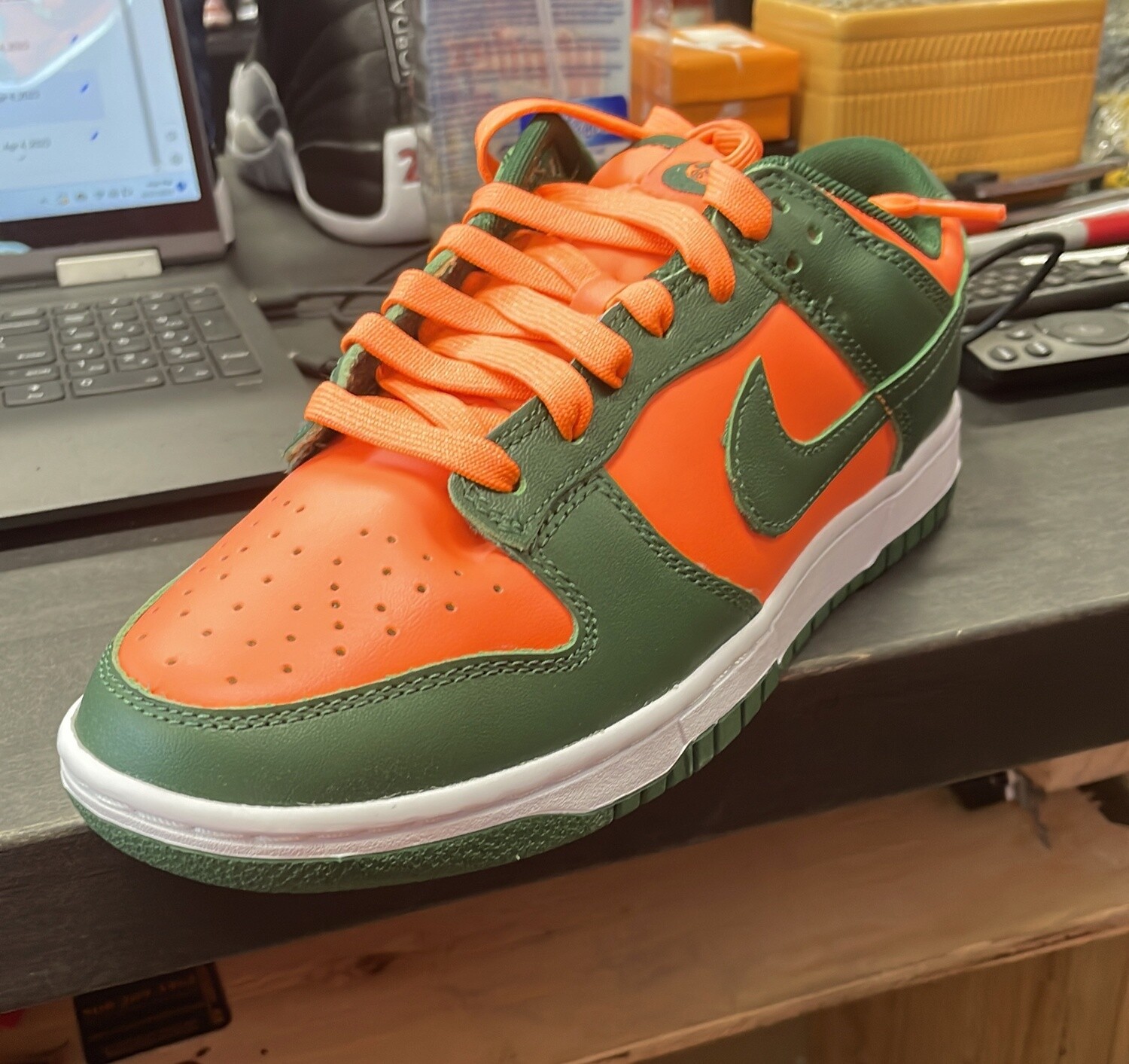 NIKE DUNK LOW RET MIAMI Hurricane