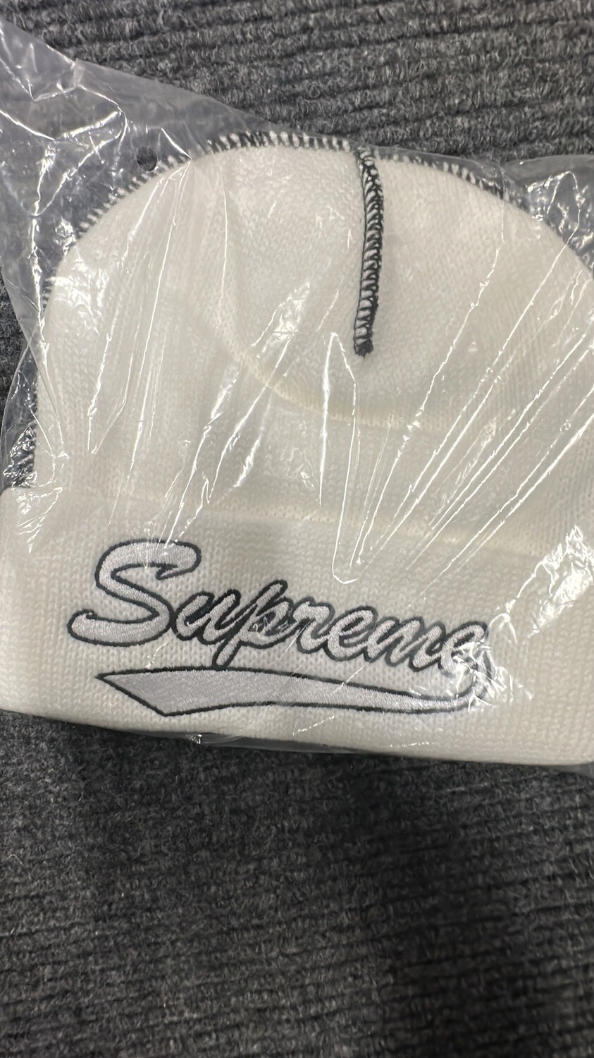 SUPREME CON STITCH BEANIE WHT
